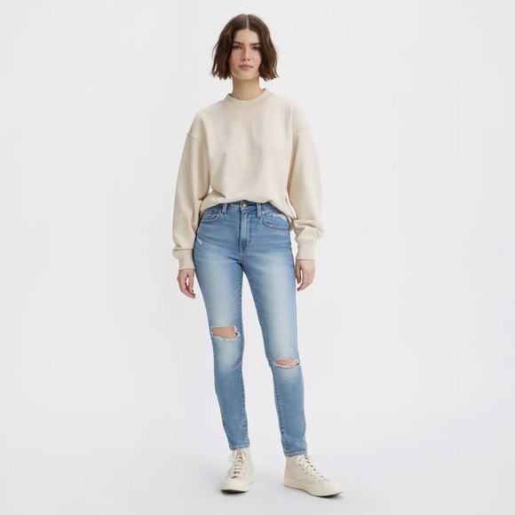 NWT LEVI’S - 721 Distressed High Rise Light Wash Skinny Jeans Size 32 - Picture 1 of 12